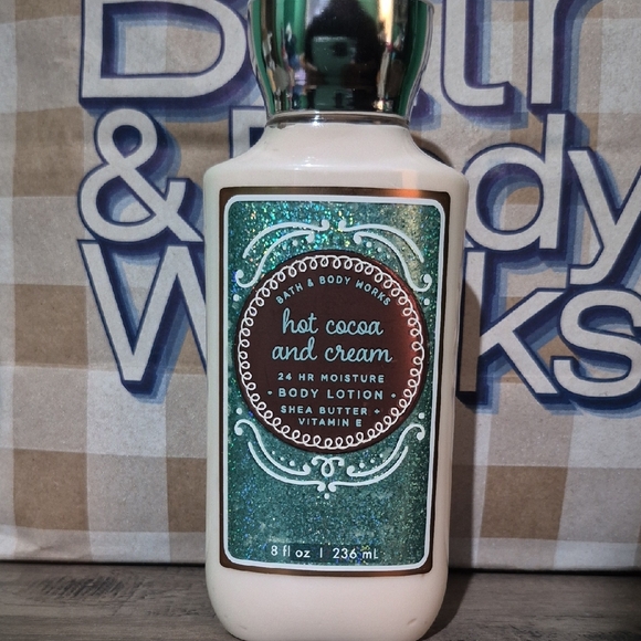 Bath & Body Works Hot Cocoa & Cream Lotion and Candle Set - Picture 2 of 6